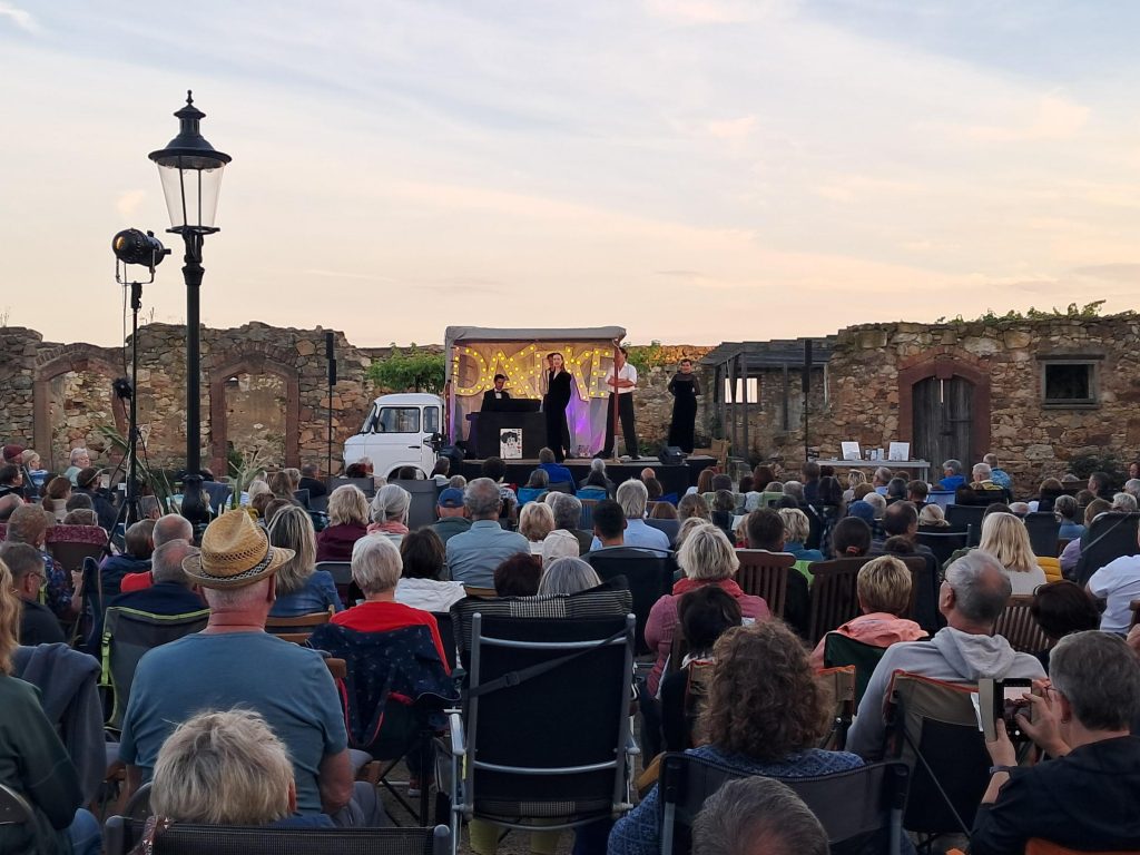 Hofkonzert mit vielen Besuchern